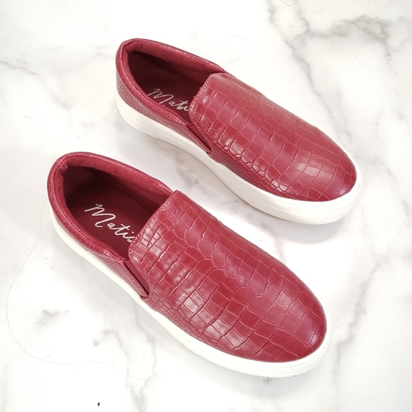 Matisse Red Croc Print Slip On Platform Sneakers Sz 6 - Picture 2 of 5